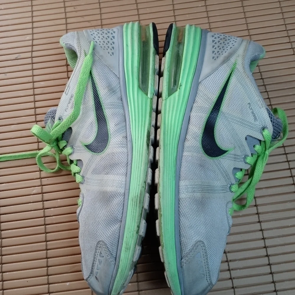 Nike LunarMax+ Running Shoe gray/ green Neon 415323-010 Low Lace Up men's 12 M.